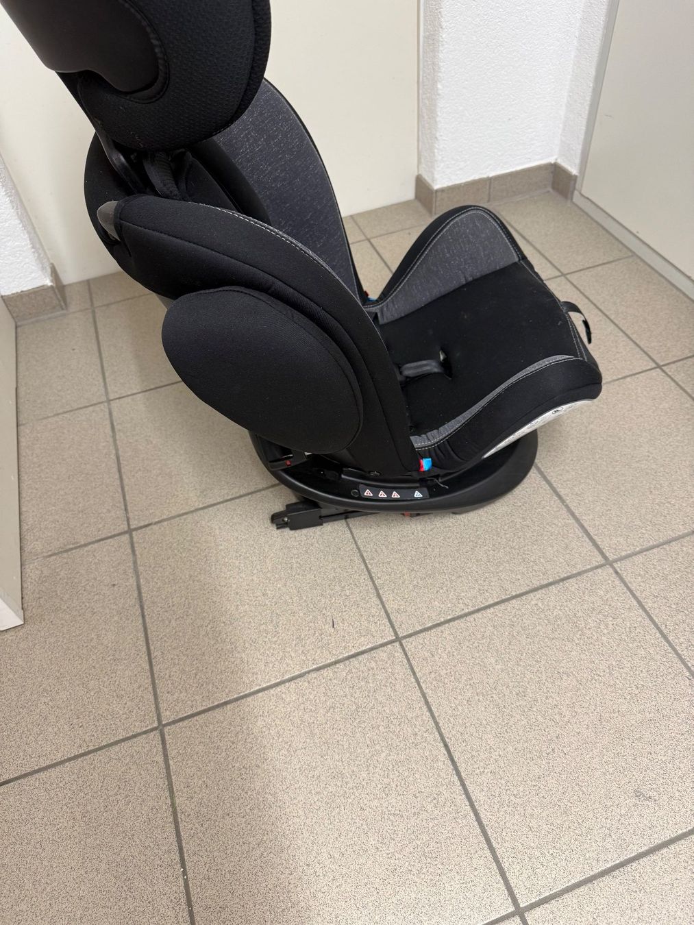 Chicco Seggiolini per auto: Chicco Kinderautositz in schwarz bis 36Kg – Usato da Wettingen venduto da bar7 4