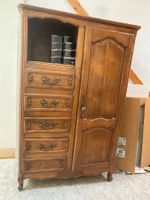 Schöner antiker Schrank