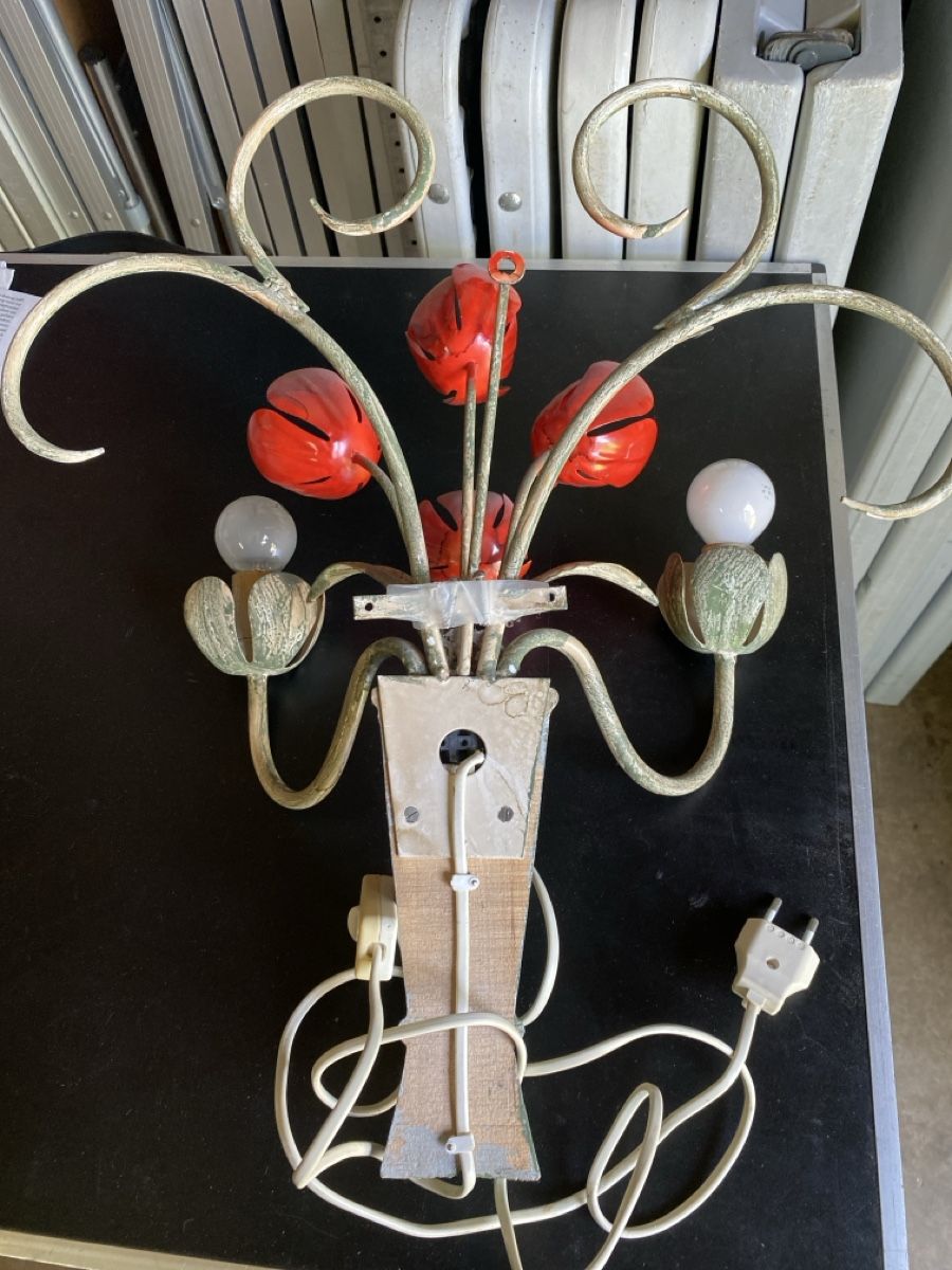 Lampen: 2 identische Wandlampen, Flowerstyle, extravagant – Gebraucht aus Hunzenschwil von Smiles 2