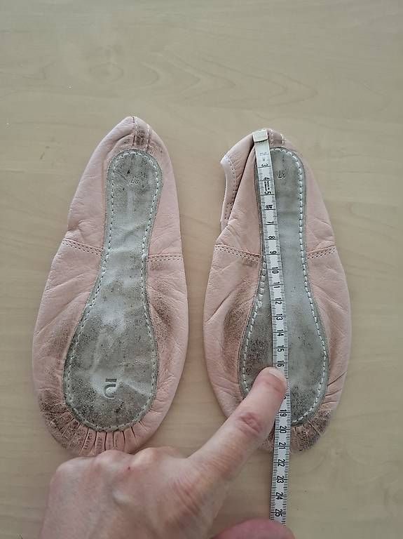 Scarpe per ragazze: Ballettschuhe Leder 2 Paar 35-36 – Usato da Männedorf venduto da Einhornmama 1