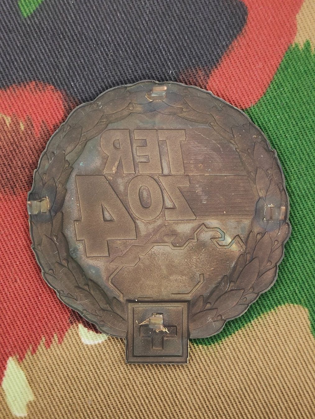 Schweizer Armee Placchette & Badge: Béretemblem Territorialzone 4, Variante 2, neu – Nuovo (secondo la descrizione) da Bauma venduto da SwissMilitaria 1
