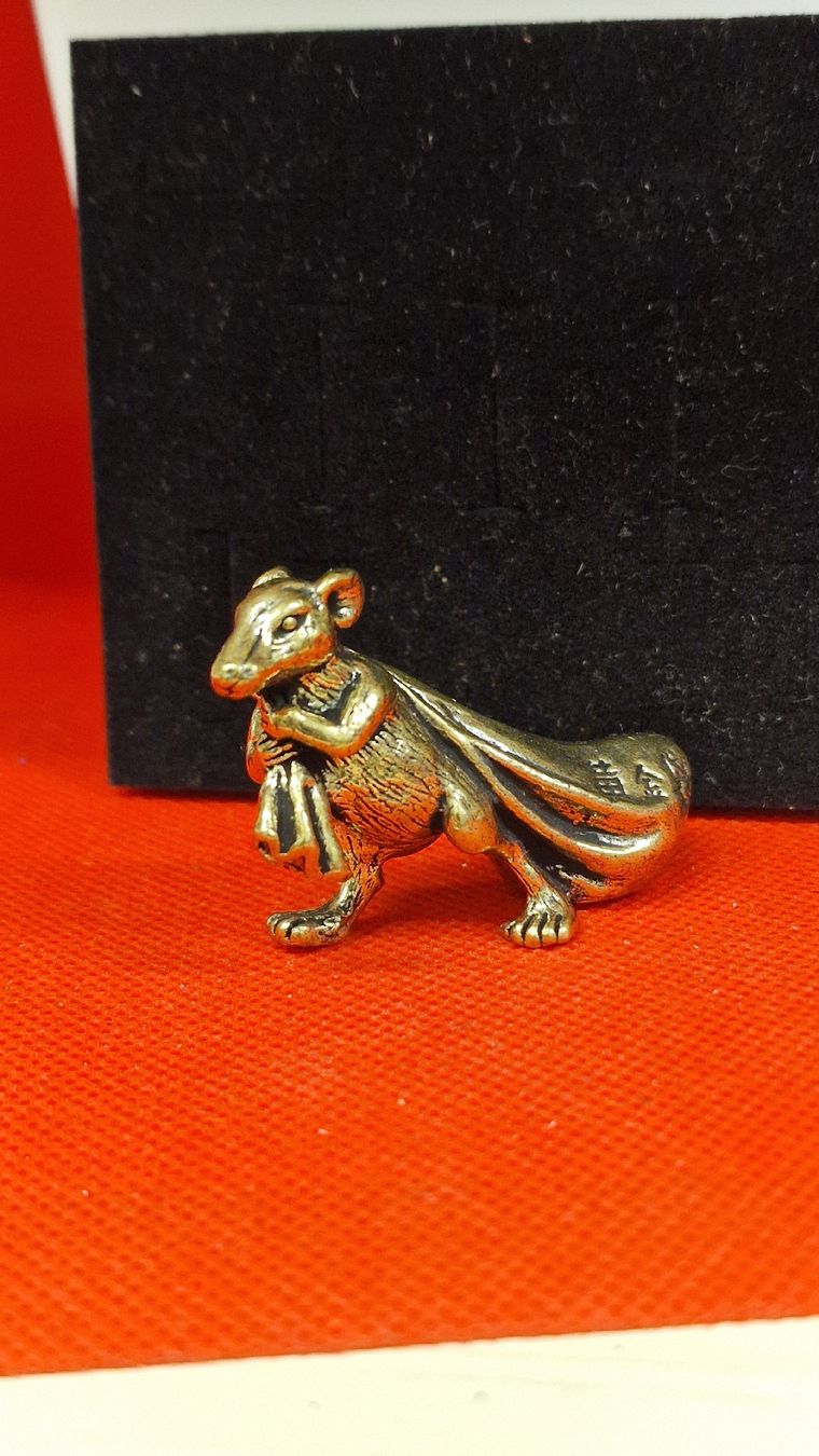 Figuren: Antike Messing Figur - Maus mit Sack - Glücksbringer! – Neu (gemäss Beschreibung) aus Herisau von Antiques.AR