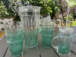  Set: Krug mit 6 Gläsern + 1 Glas mit Deckel, aus Kunststoff