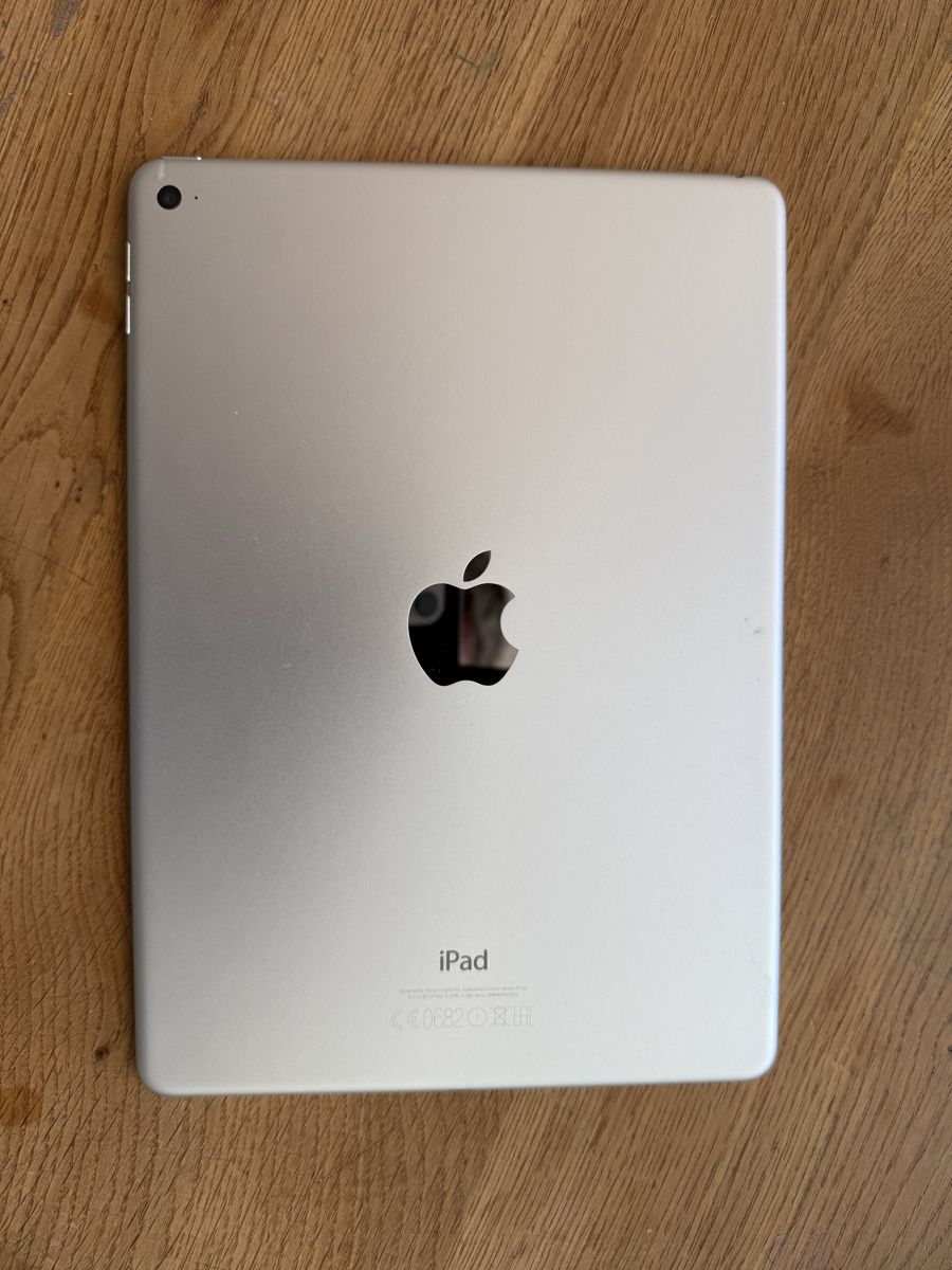 Apple Tablet PC: Apple Ipad Air2 128 GB – Usato da Hinwil venduto da empire 1