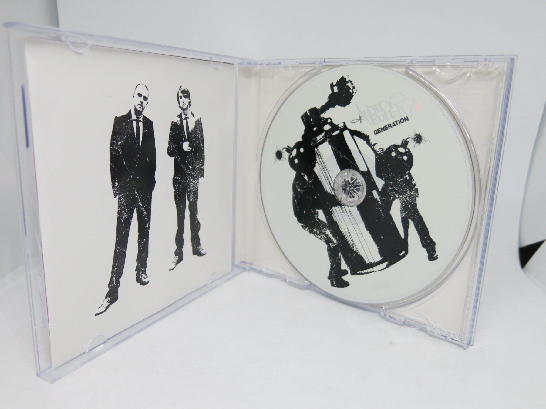 CDs: CD Audio Bullys – Generation feat Nancy Sinatra – Gebraucht aus Ernetschwil von luisvonerni 1