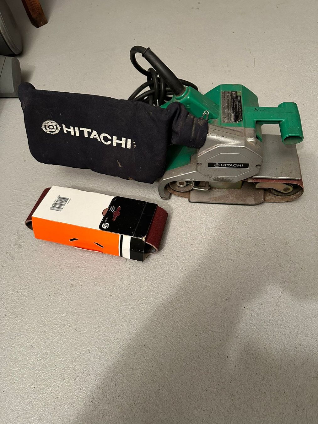 Hitachi Smerigliatrici & Lucidatrici: Hitachi Bandschleifer SB-75 – Usato da Burgdorf venduto da interstellar2