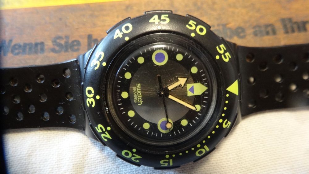 Swatch Montres: S-WATCH  SCHÖNE HERREN UHR,QUARTZ.SCHÖNE FARBE.LÄÜFT – D'occasion à zürich par ahmad01