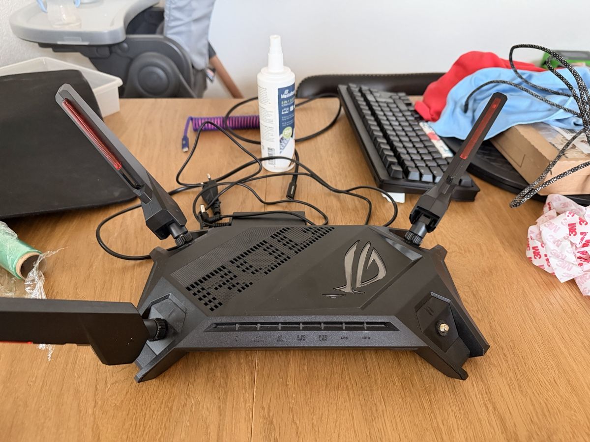 Asus Modems & Router: Routeur Asus ROG GT-AX6000 – Neu (gemäss Beschreibung) aus Corcelles NE von azafra
