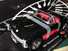 Chevrolet Corvette 1957 schwarz * Mebe Toys 1:18