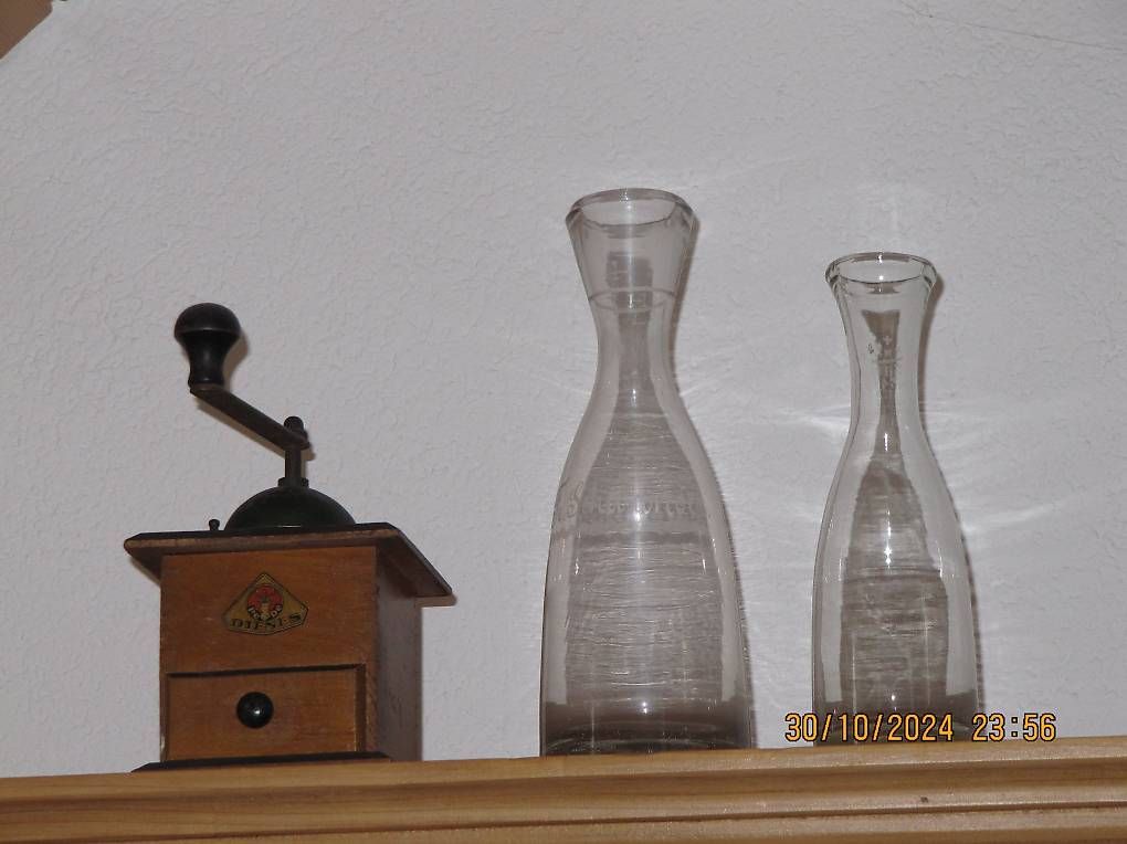Küchengeräte: Kaffeemühle und Messflaschen – Gebraucht aus Herzogenbuchsee von Emil039