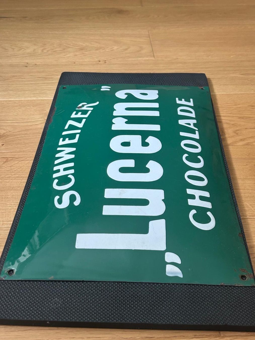Insegne: **Antikes Emaille Reklameschild Lucerna Chocolade Schweiz** – Usato da Pieterlen venduto da GoOnStage 4