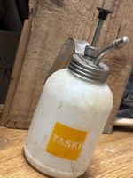 Aus Hausräumung: TASKI Ölkanne/ Sprühbehälter