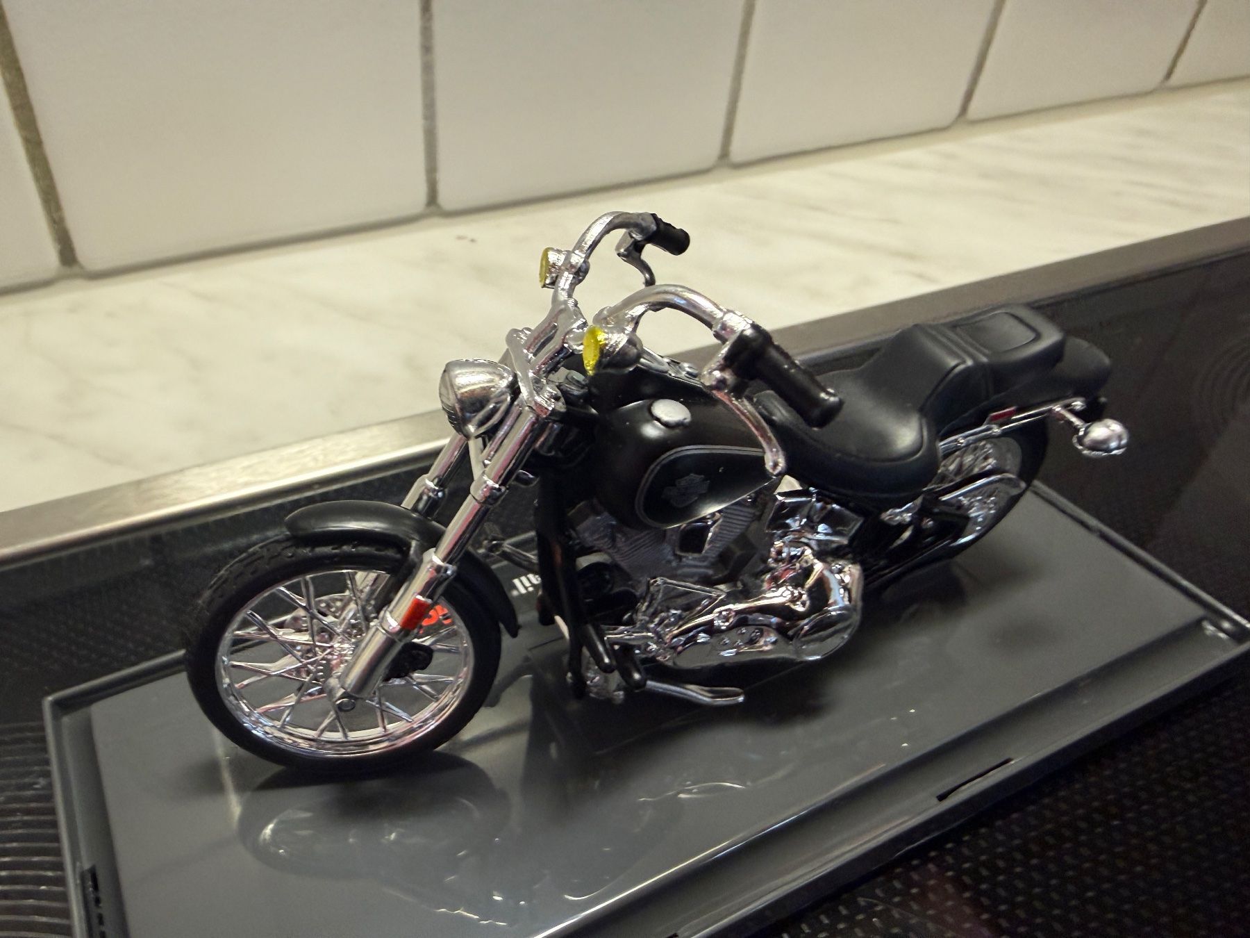Maisto Modellini d'auto: Harley Davidson 1984 FXST Softail 1/18 – Nuovo e nell'imballaggio originale da Messen venduto da Versber 8