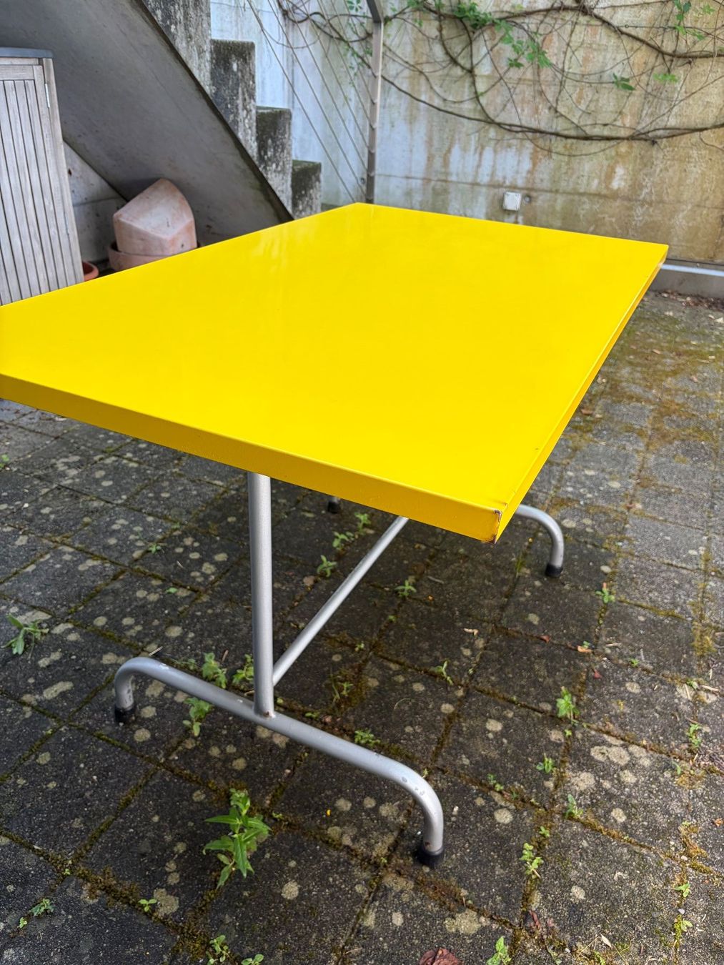 Tische: Gartentisch Metall – Gebraucht aus Luzern von Tobie