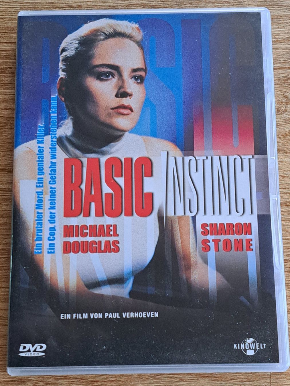 Tutti i DVDs: DVD Basic Instinct mit Michael Douglas und Sharon Stone – Usato da Unterseen venduto da Kanica