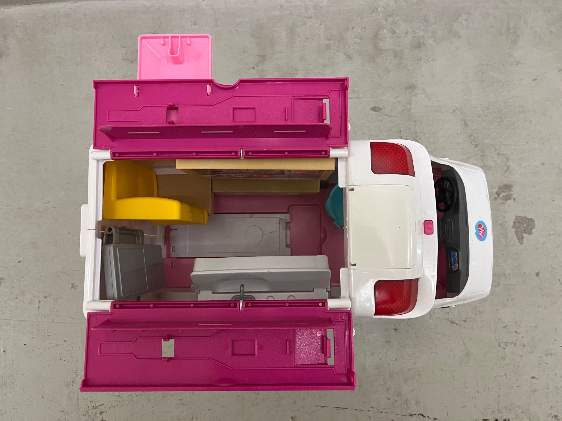 Hasbro Giocattoli: Barbie Krankenwagen Auto – Usato da Baden venduto da eklym 3