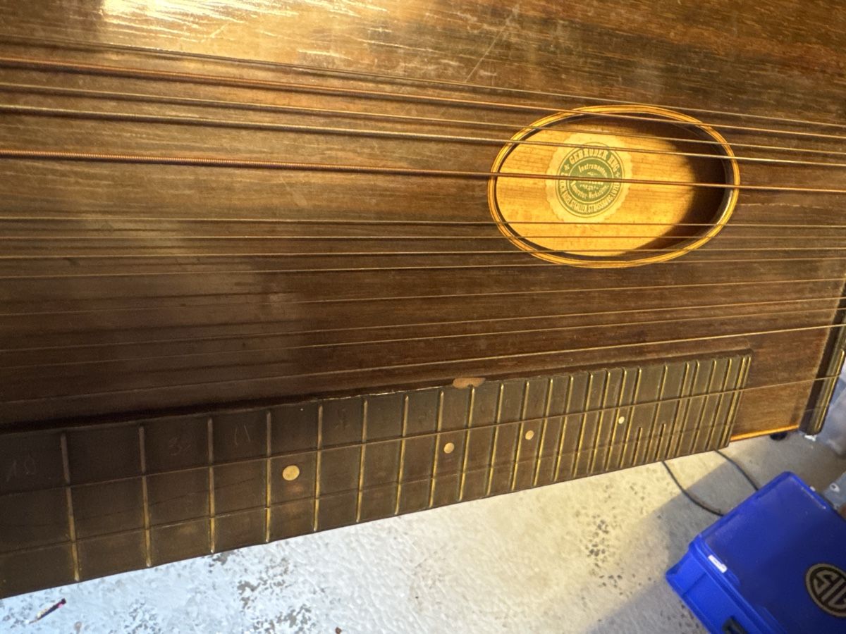 Strumenti musicali: Antike Zither mit Koffer, Holzinstrument – Usato da Liestal venduto da SladeCH 2