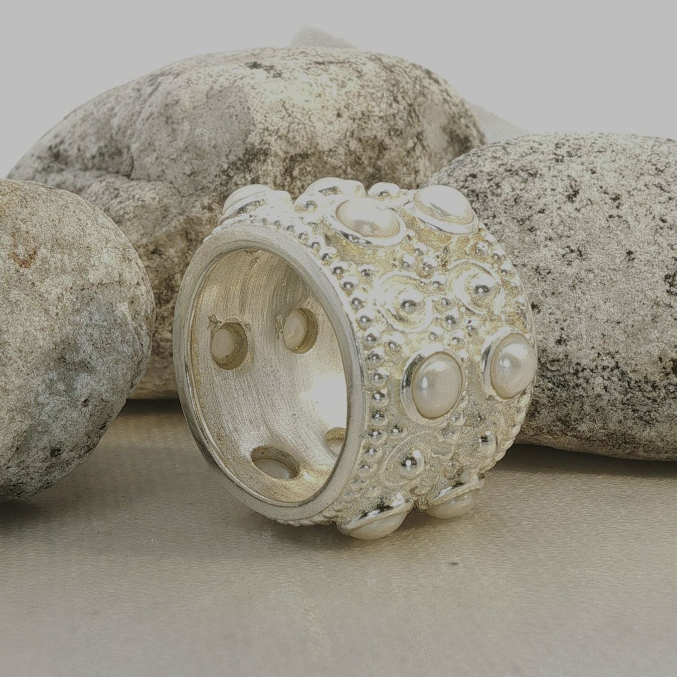 Olga Ribler Anelli: Statement Silber Ring 925 mit Perlen Grösse 60 – Nuovo (secondo la descrizione) da Luzern venduto da Schmuckoutlet 1