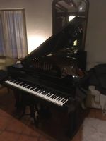 A vendre - Piano à queue de la marque Ibach. Couleur noire