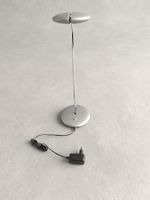 Kultige LED-Tischlampe im futuristischen UFO-Design