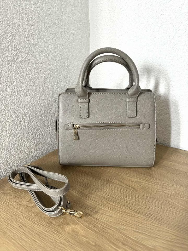 Borse da donna: neue khaki graue Handtasche – Nuovo e nell'imballaggio originale da Wil SG venduto da ale_x2zk