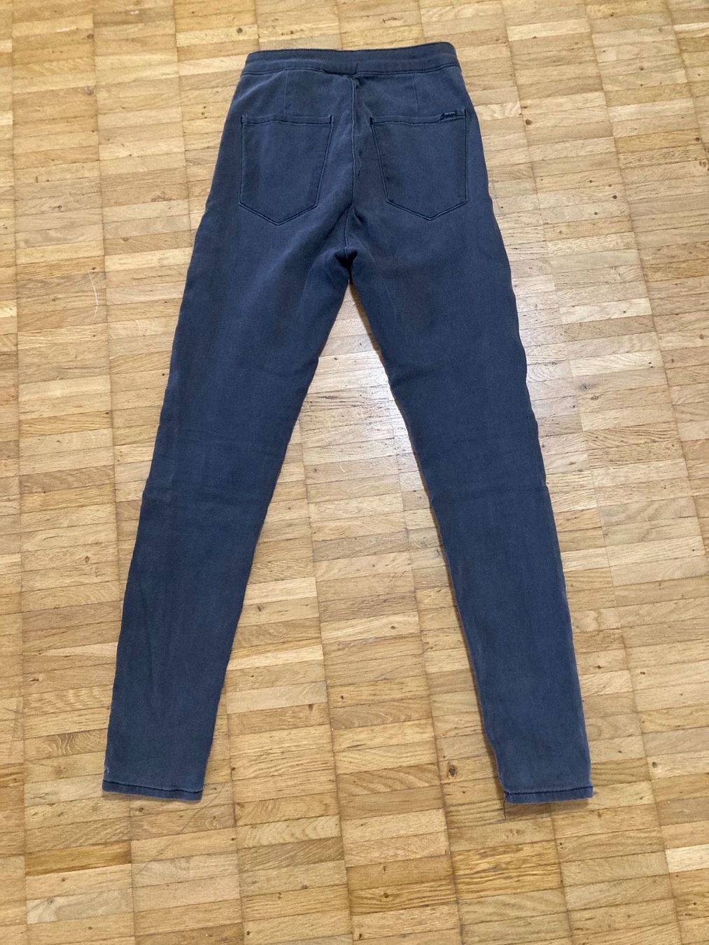 Jeans: Graue Jeggings Gr. 38 – Usato da Thun venduto da Vans_98 1
