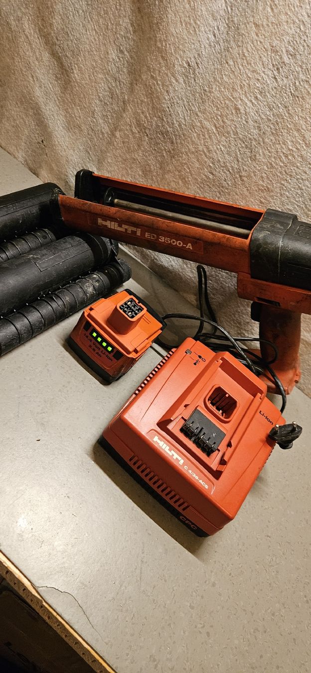 Hilti Tutti gli attrezzi: Hilti Akku  Press Pistole – Usato da Baar venduto da Vel...Baar45 4