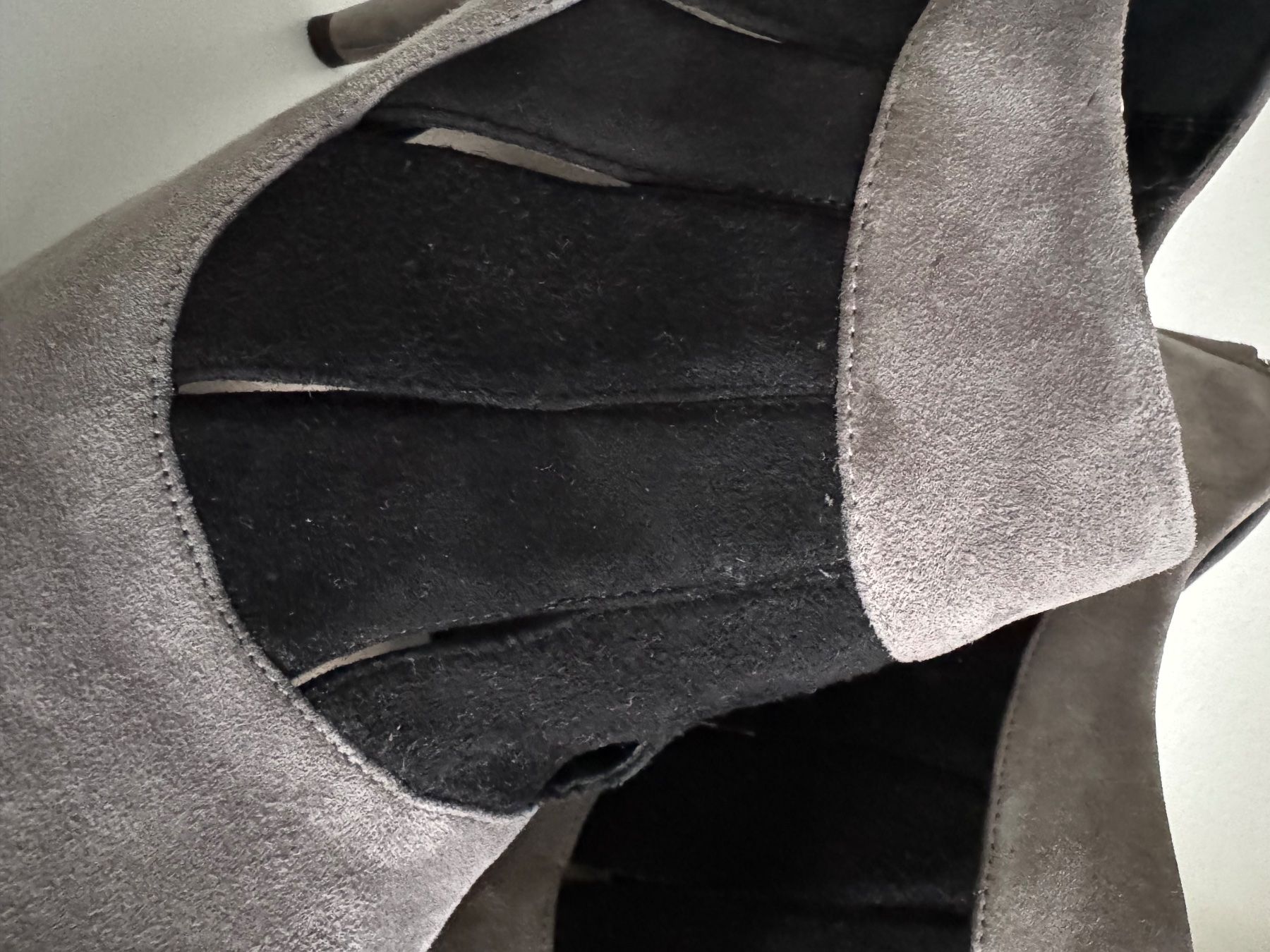 Dior Scarpe da donna: Bottines Christian Dior grises et noires – Usato da Trelex venduto da emi_r59r 7