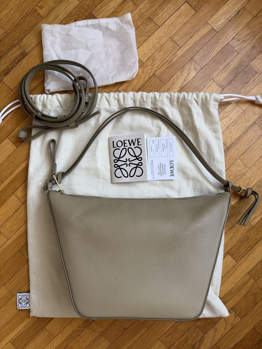 Loewe Sacs femmes: Loewe Mini Hammock hobo bag – Neuf (Voir description) à Nyon par dasha107 1