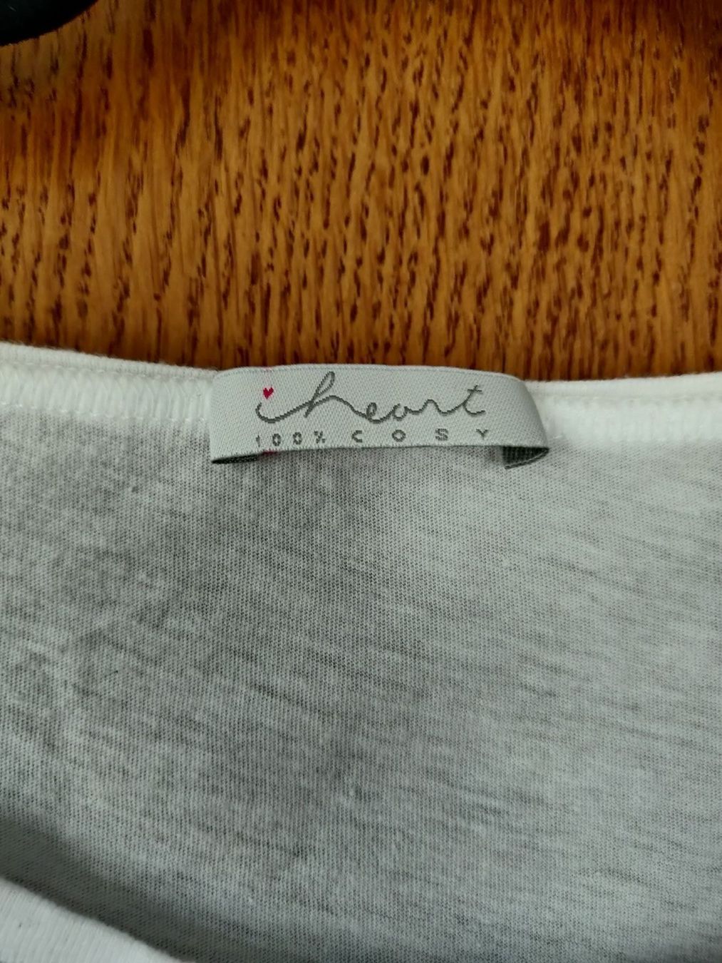 T-shirt: Damen Iheart T-Shirt – Nuovo (secondo la descrizione) da Schwyz venduto da Francesca54 2