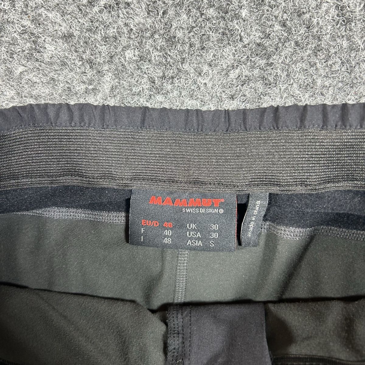 Mammut Pantaloni: Pants Mammut SoftTech black grey S  – Usato da La Sagne NE venduto da Matlasape 1