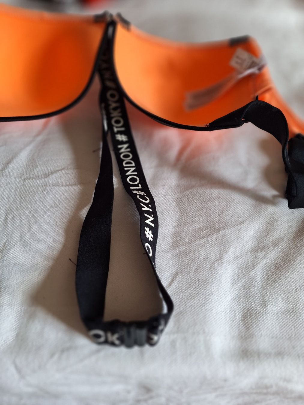 Costumi da bagno & Bikini: 2 Bikinioberteile, Gr. 42 – Nuovo (secondo la descrizione) da Aesch BL venduto da sar_j59l 3