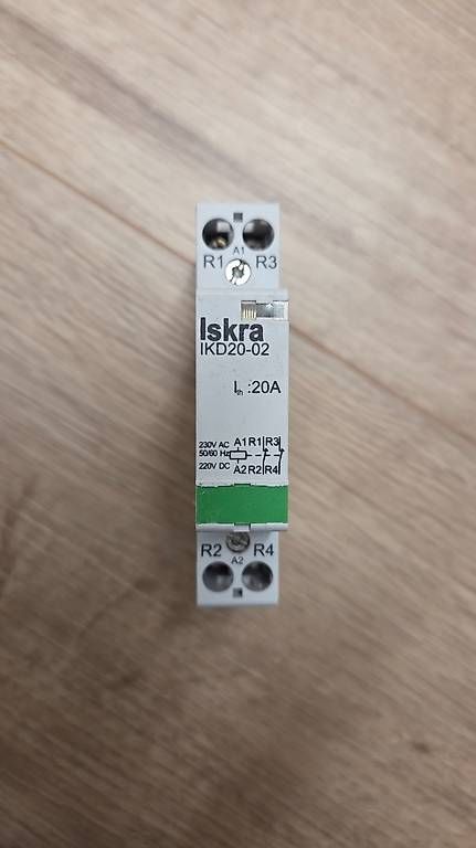 Interruttori: Installationsschütz Iskra IKD 20-20 230 VAC/DC – Usato da St.Erhard venduto da tokylo