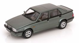 Alfa Romeo 75 Phase II 1988-1992 grau met. / schwarz    1:18
