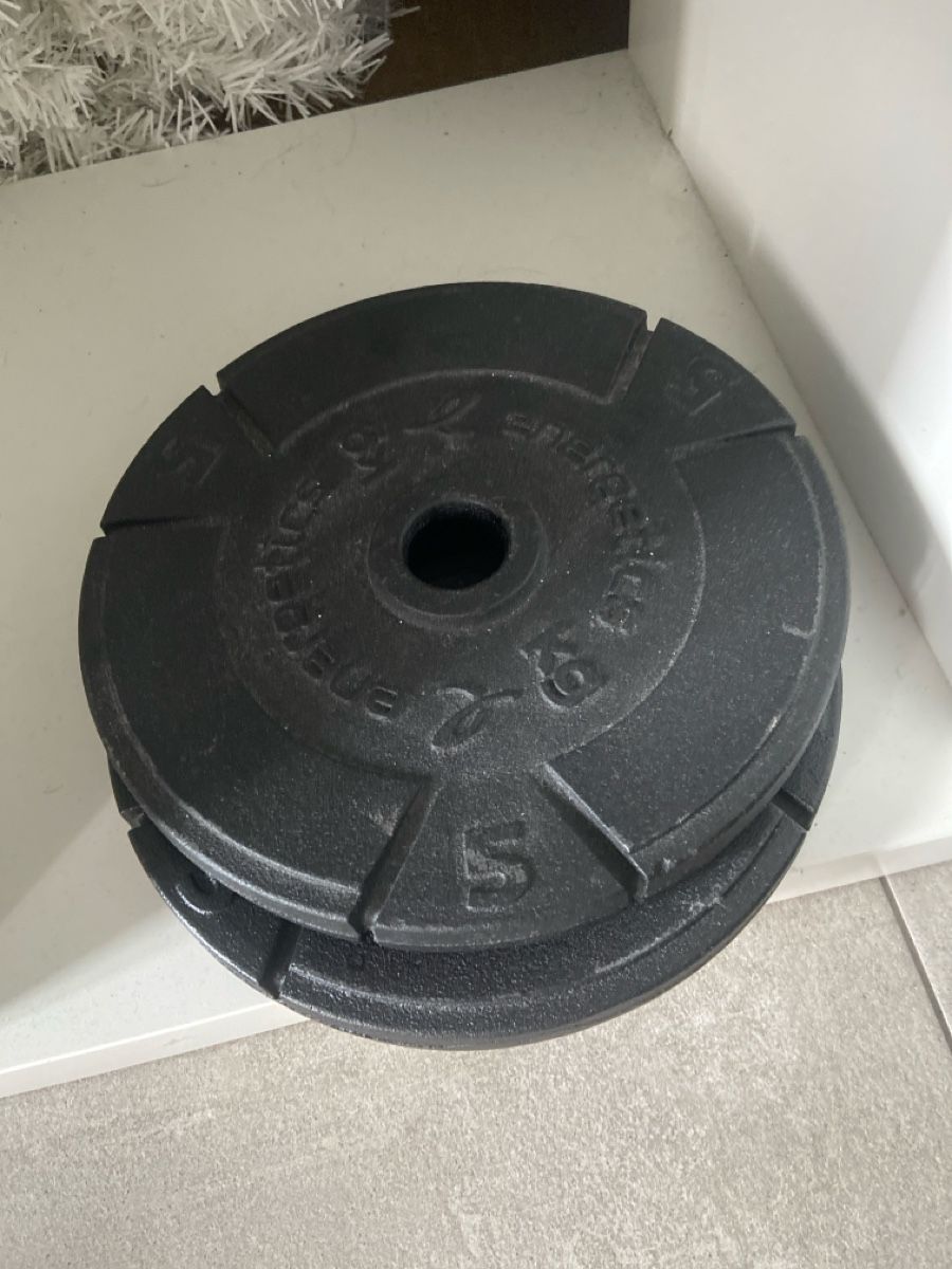Decathlon Poids & Haltères: Malette décathlon 20kg + 10kg  – D'occasion à Ste-Croix par Elsa_illigo 1