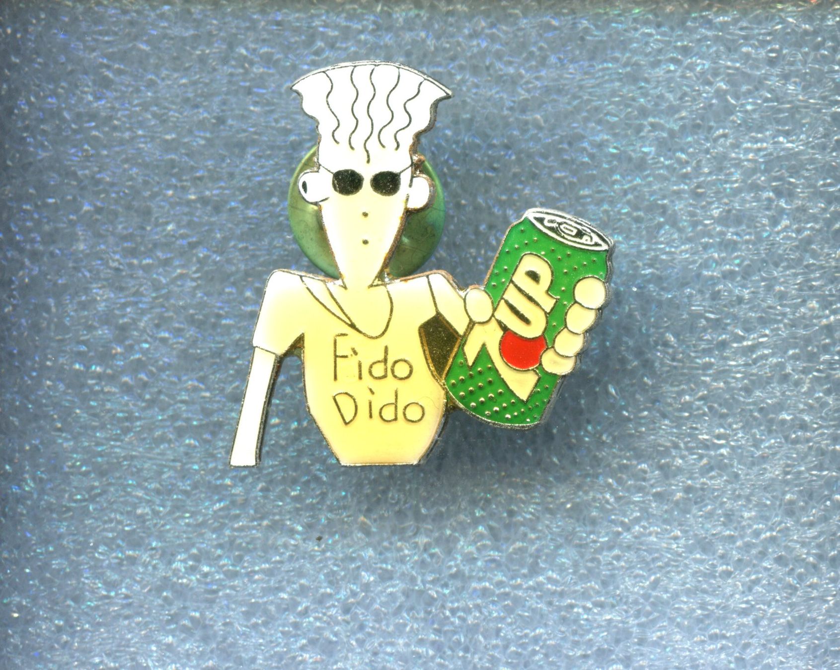 Placchette & Badge: 7UP  Fido Dido – Usato da Winterthur venduto da Sammleroase