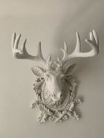 Hirsch - Kopf mit Geweih.  Wanddecor . Z. T. Gips 