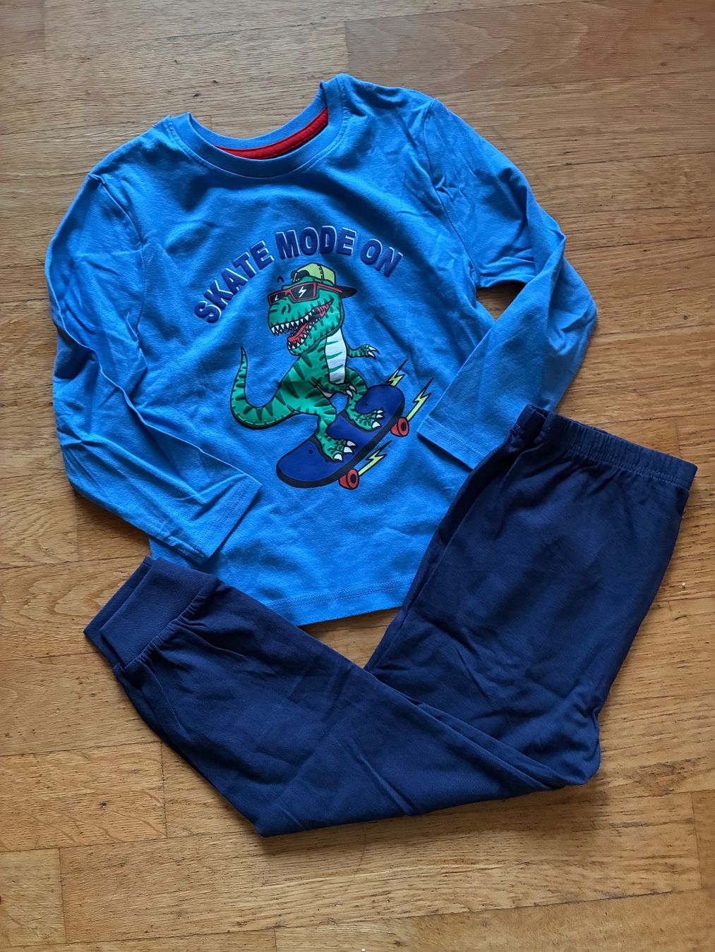 Pigiama & Simili: Schönes Pyjama Gr. 104, Neu – Nuovo (secondo la descrizione) da richterswil venduto da lunamarie001