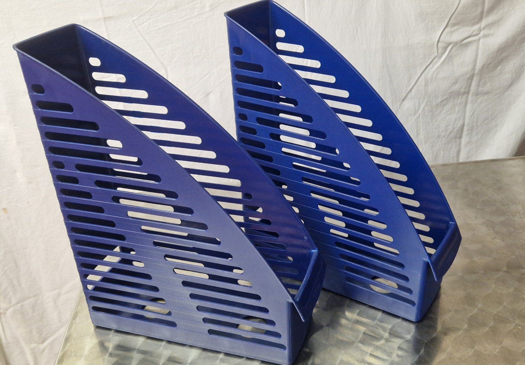 Supporti a parete: A4 Blatt Halterung Blau Nr. 2 – Usato da Niederbipp venduto da Trude04
