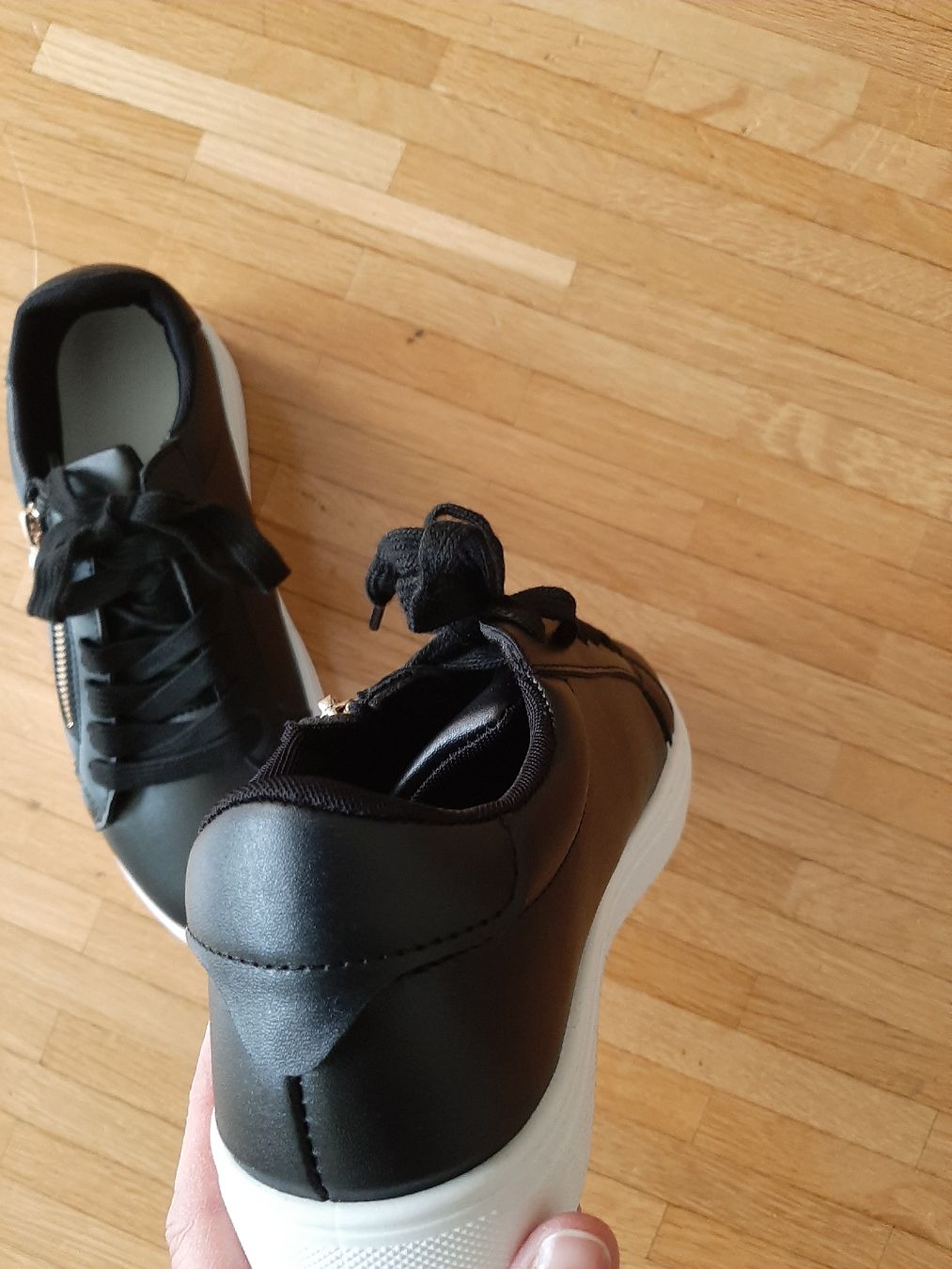 Scarpe per ragazze: Baskets noires avec fermeture éclair dorée, taille 36 – Nuovo (secondo la descrizione) da Petit-Lancy venduto da pecaesculca 3