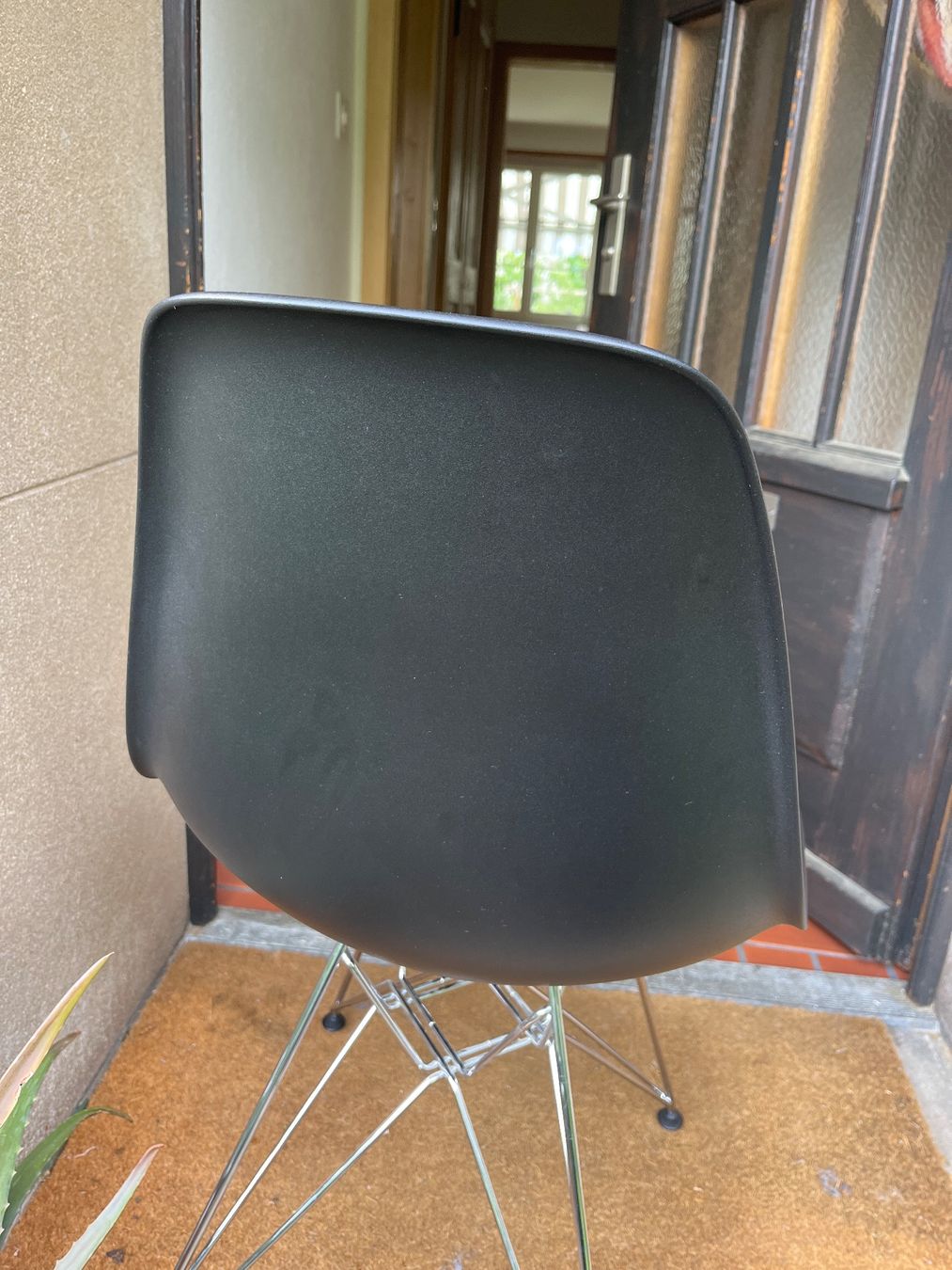 Eames Sedie: Plastic Side Chair DSR black – Usato da Zürich venduto da ZoraG 5