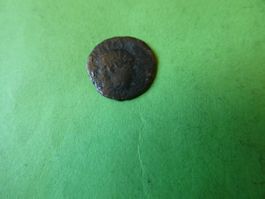 uralte Bronzemünze  12 mm     0.75 g