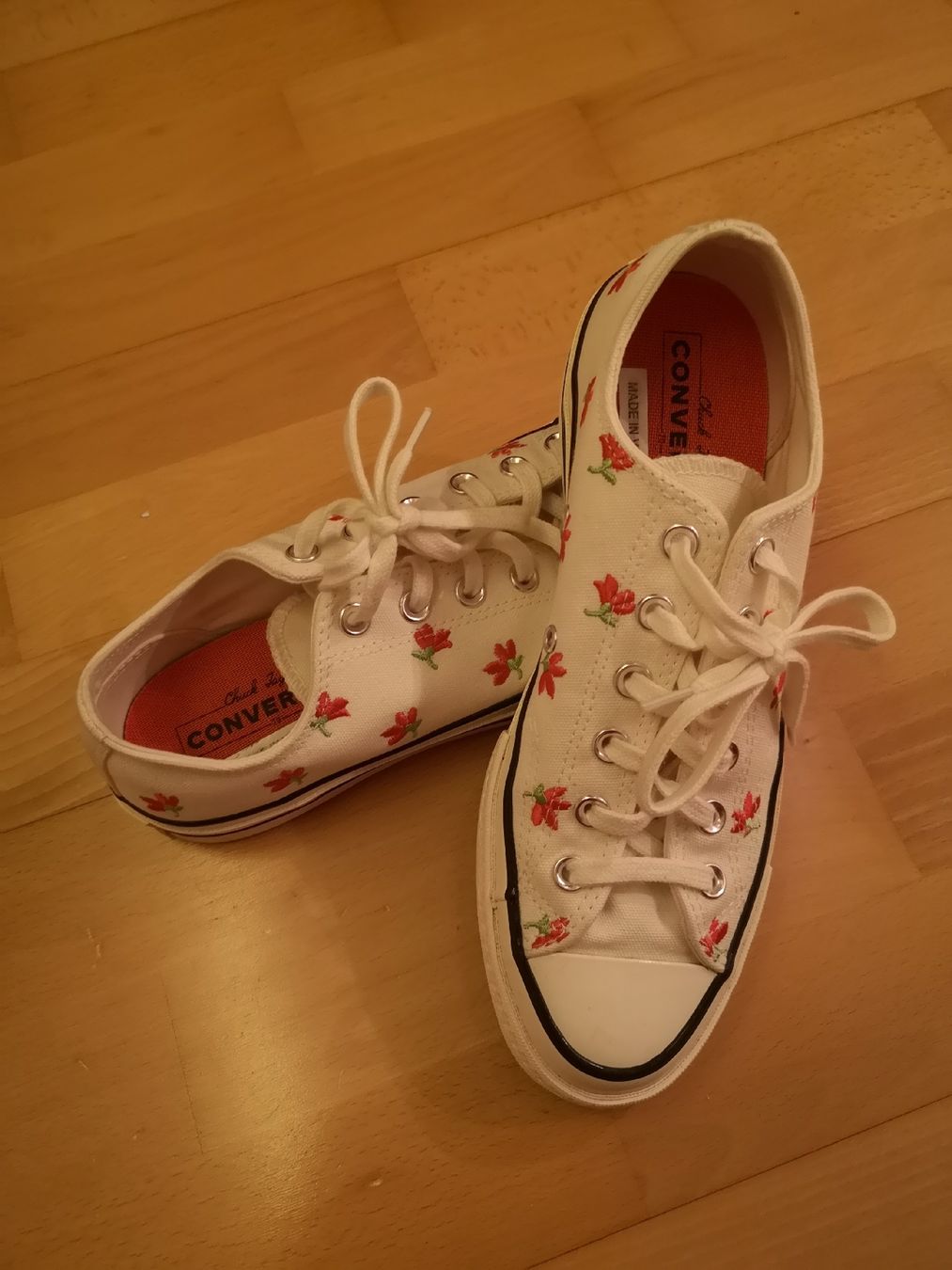 Converse Scarpe da donna: Converse All Stars, Blumenmuster - Top Zustand – Nuovo (secondo la descrizione) da Greifensee venduto da efr_rvm5