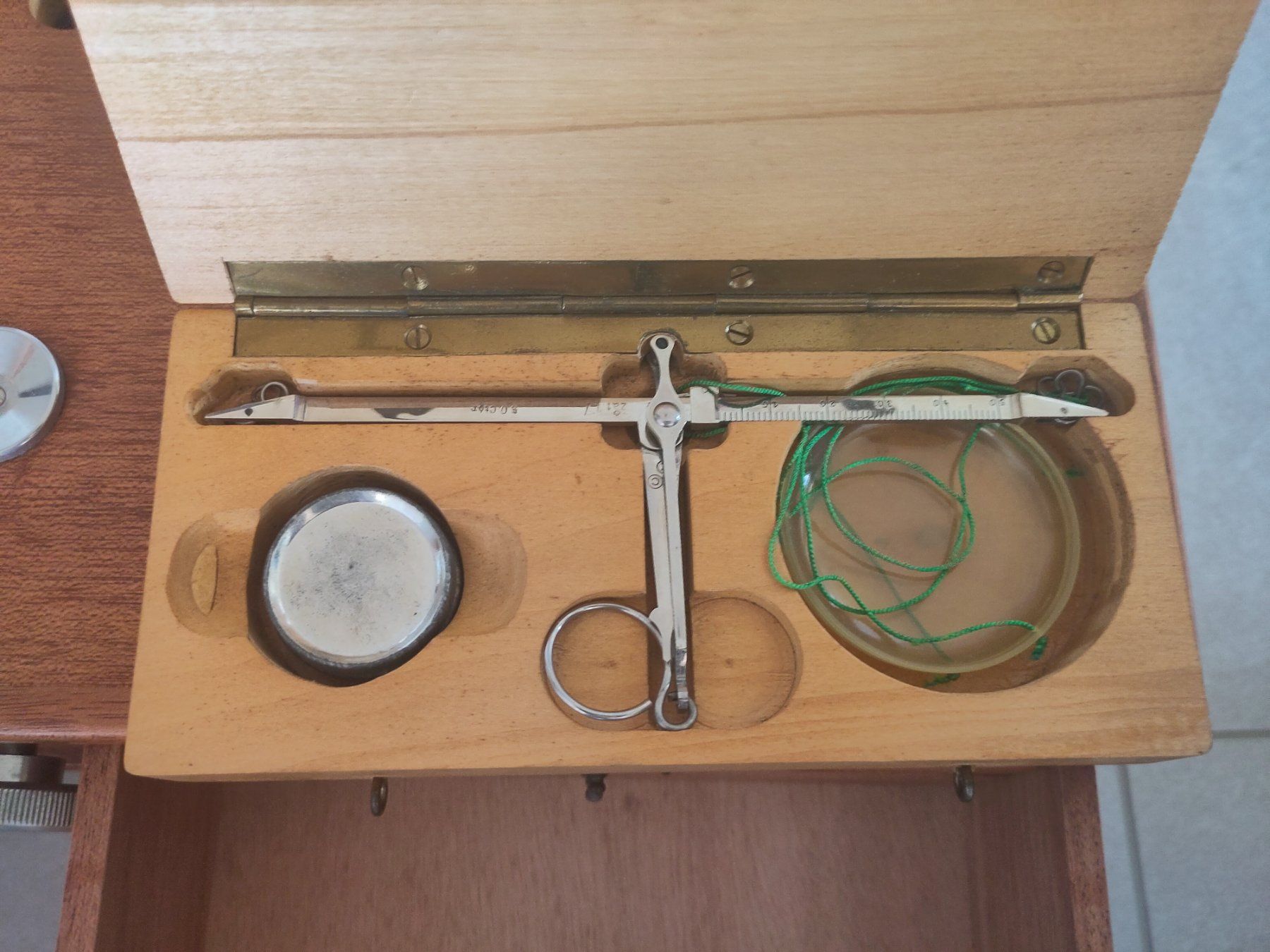 Accessori da laboratorio: Schweizer Armee Apothekenwaage – Usato da Aarwangen venduto da Riverman 8
