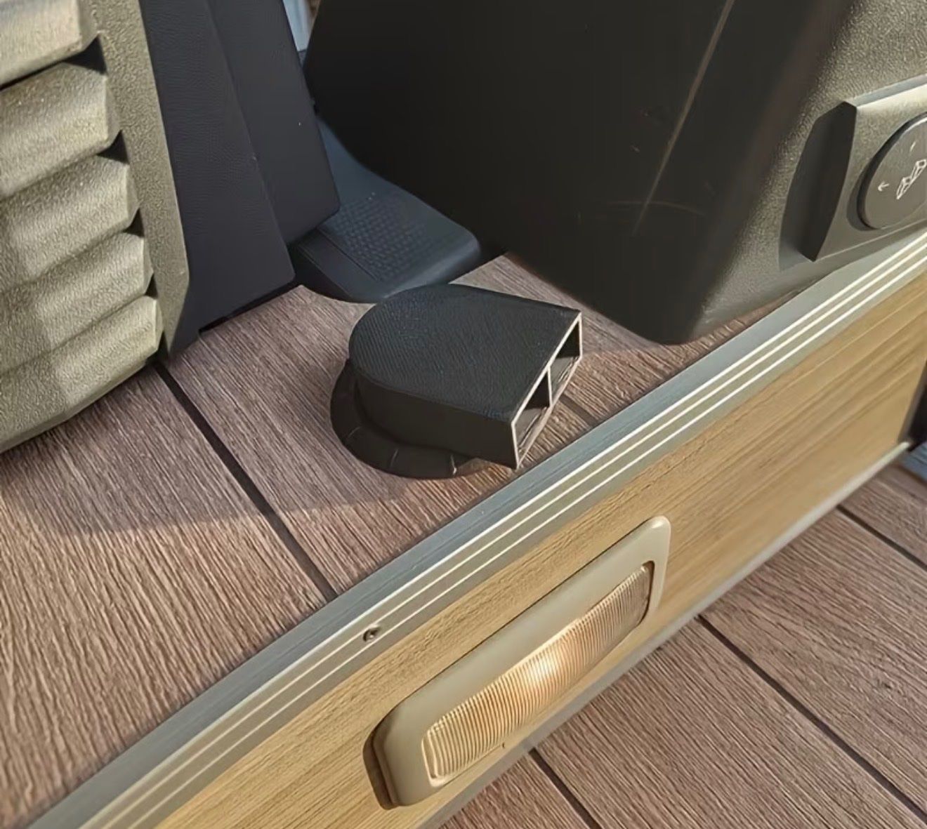 Altri accessori per camping: Camper Truma Auslass – Nuovo (secondo la descrizione) da Thun venduto da ssj46 1