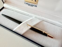 CARAN D'ACHE Madison noir mat, stylo-bille avec box