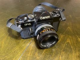 Canon F1 mit Koffer und div. Zubehör – NICHT GETESTET