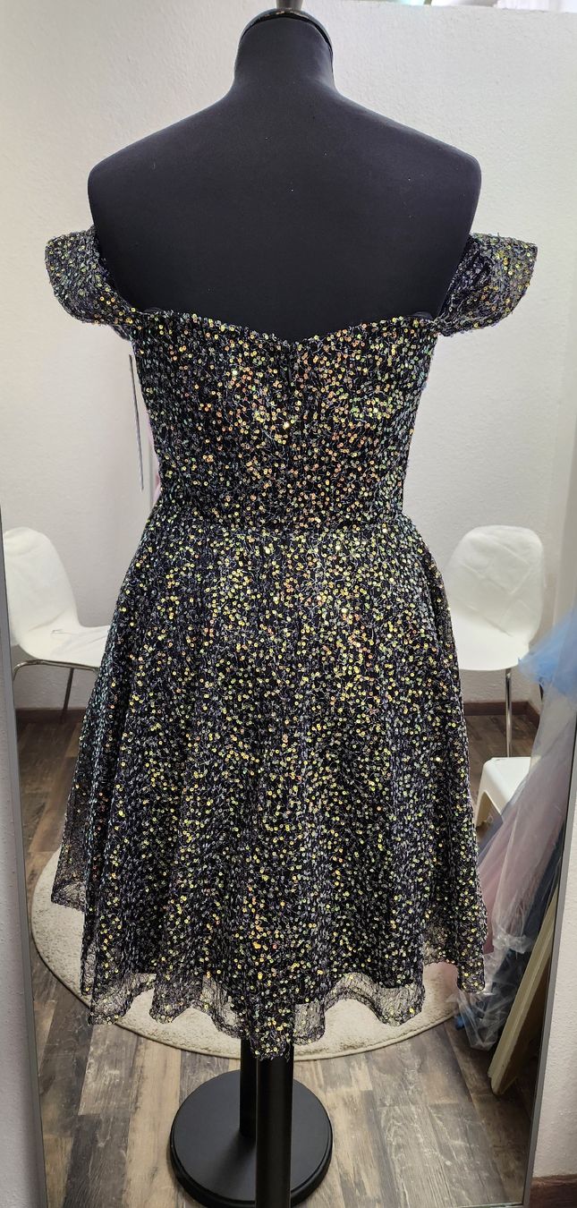 Kleider: Schwarz kleid – Neu (gemäss Beschreibung) aus Uster von VMT. 1
