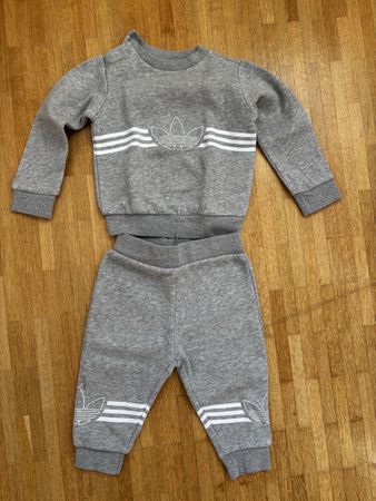 Ensemble Adidas gris bébé taille 9-12 mois état correct