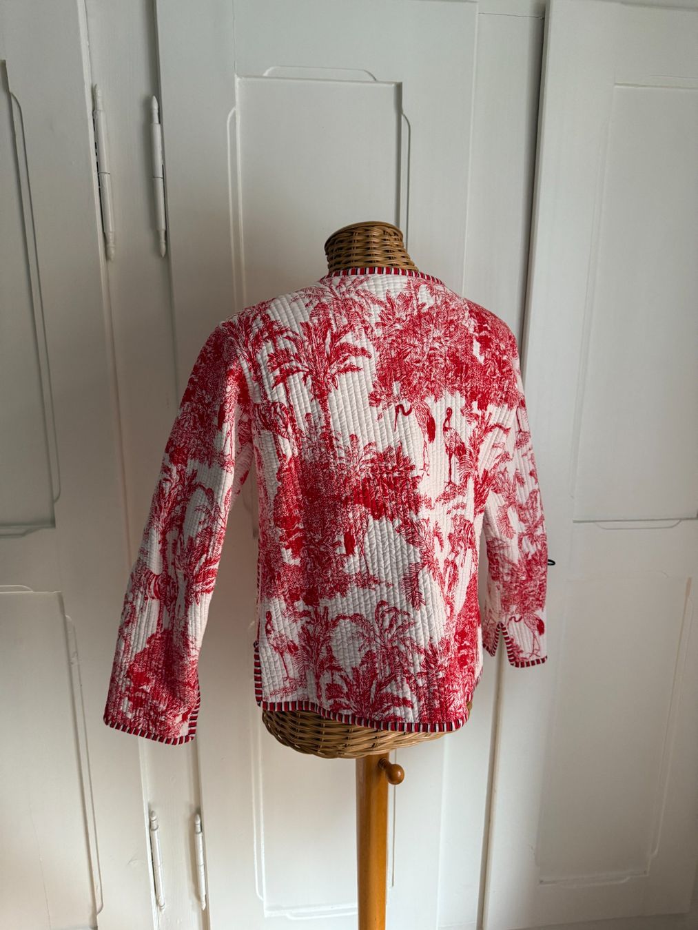 Vestes: Jacke rot-weiss asiatisch M – D'occasion à Zürich par Diazaio 2
